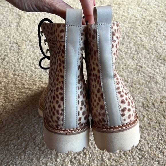 Dolce Vita Avena animal print calf hair Chukka lace up boot size 8.5 brown beige - Picture 7 of 9